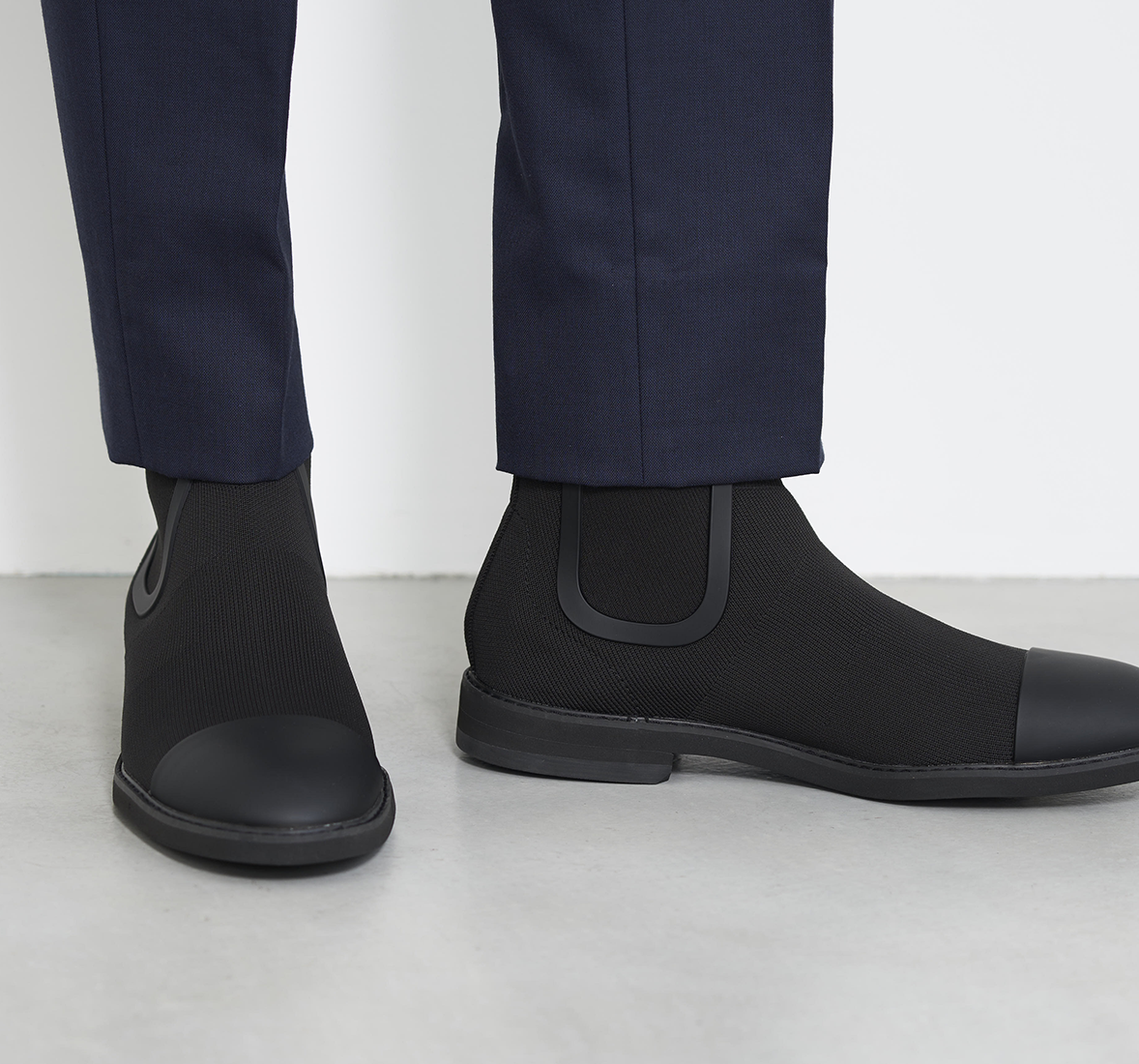 CHELSEA BOOTS